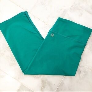 Fabletics green cropped leggings